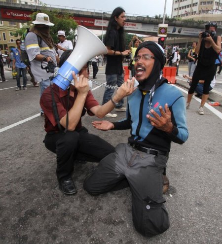 Malezya'da Muhalefet Lideri De Dahil 1400 Kişi Tutuklandı