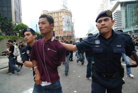 Malezya'da Muhalefet Lideri De Dahil 1400 Kişi Tutuklandı