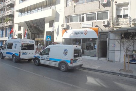 Mali müşavire silahlı saldırıda bulunan zanlılar kaçarken kameraya takıldı