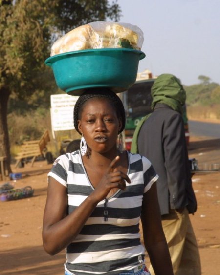 Mali'de çatışma bölgelerine giden yolda hayat normal devam ediyor (Özel)