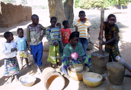 Mali'de çatışma bölgelerine giden yolda hayat normal devam ediyor (Özel)