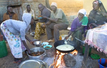 Mali'de çatışma bölgelerine giden yolda hayat normal devam ediyor (Özel)