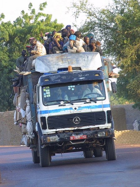 Mali'de savaş bölgesinden kaçış devam ediyor