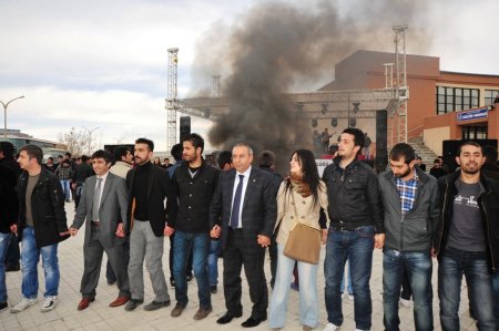 Malili dekanlar, YYÜ öğrencileri ile Nevruz'u kutladı