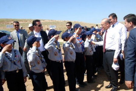 Maliye Bakanı Şimşek Batman’da Fidan Dikti