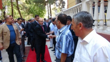 Maliye Bakanı Şimşek Batmanlılarla Bayramlaştı