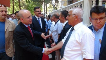 Maliye Bakanı Şimşek Batmanlılarla Bayramlaştı