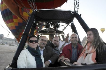 Maliye Bakanı Şimşek ve eşi Kapadokya’da balon keyfi yaptı