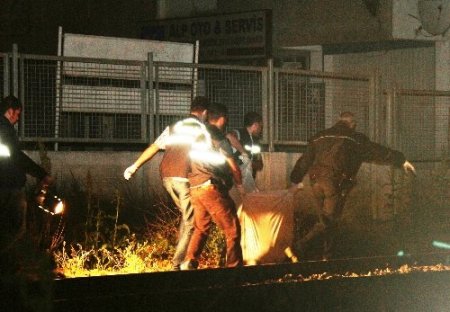 Maltepe’de rayların üzerinde oturan şahıslara tren çarptı: 1 ölü, 1 yaralı