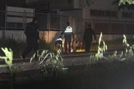 Maltepe’de rayların üzerinde oturan şahıslara tren çarptı: 1 ölü, 1 yaralı