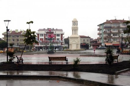 Mamak Belediyesi'nden Ekin Mahallesi'ne Rauf Denktaş Meydanı