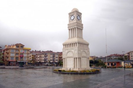 Mamak Belediyesi'nden Ekin Mahallesi'ne Rauf Denktaş Meydanı