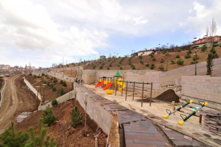 Mamak parklarına bahar geldi