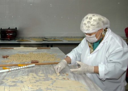 Mamaklı kadınlar, mantı açarak aile bütçesine katkı sağlıyor