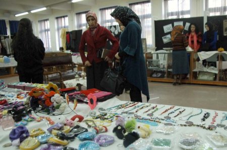 Mamaklı kadınlar el ürünü eşyalarını görücüye çıkardı