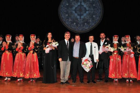 Mamaklılar dans gösterisiyle eğlendi