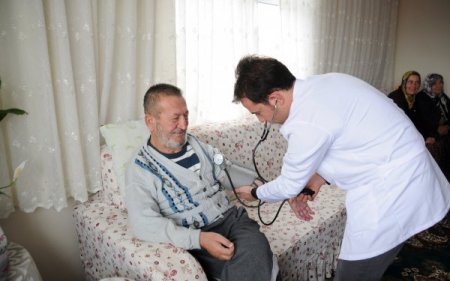 Mamak'ta 4 bin 500 vatandaşa evde sağlık hizmeti veriliyor