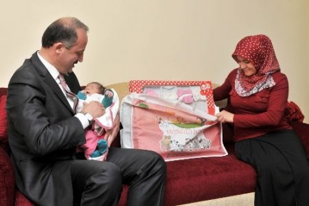 Mamak’ta bebeklere doğum hediyesi