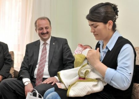 Mamak’ta bebeklere doğum hediyesi