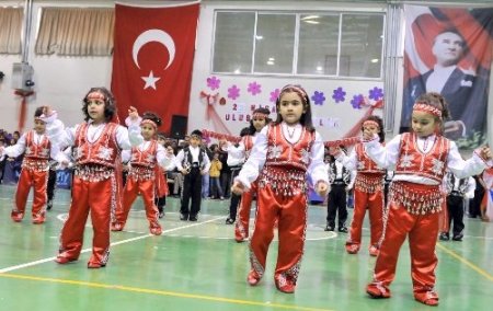 Mamak’ta sahne ye çocuklar çıktı