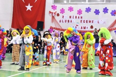 Mamak’ta sahne ye çocuklar çıktı