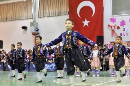 Mamak’ta sahne ye çocuklar çıktı