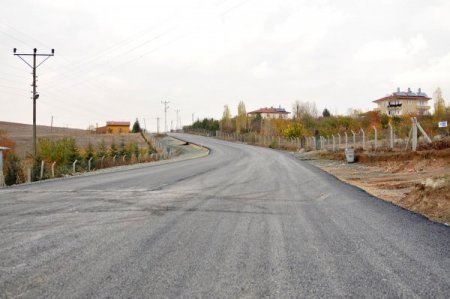 Mamak'ta yol açma ve asfaltlama çalışmaları sürüyor