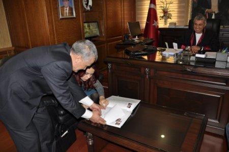 Manavgat Belediye Başkanı Sözen, Makamında Nikah Kıydı