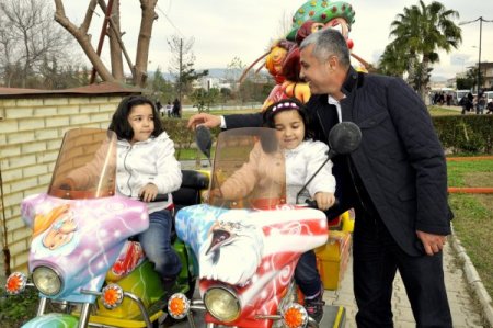 Manavgat Belediyesi, öğrencilere 75 bin adet lunapark bileti dağıttı