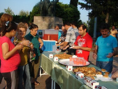 Manavgat Cumhuriyet Meydanı'nda 8 Bin Kandil Simidi Dağıttılar