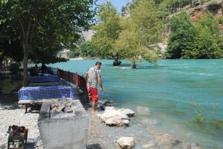 Manavgat Irmağı'na Düşen Paraşütçünün Bulunması İçin Barajın Suyu Kesilecek