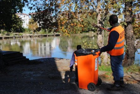 Manavgat Irmağı'nda yağış sonrası biriken atıklar temizlendi
