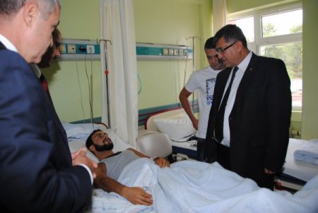 Manavgat Kaymakamı hastane ziyaret etti, hastaların bayramını kutladı