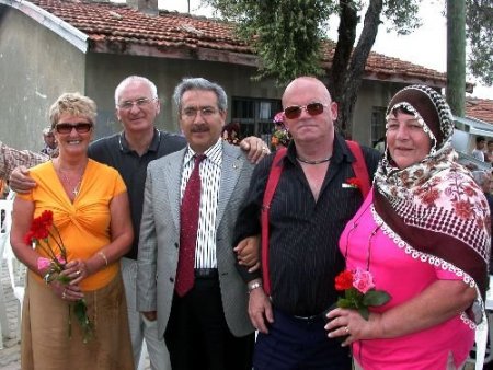 Manavgat Kızılot'ta Yaşayan 2 İngiliz Aile Bayramda Türk Komşularına Yemek Verecek
