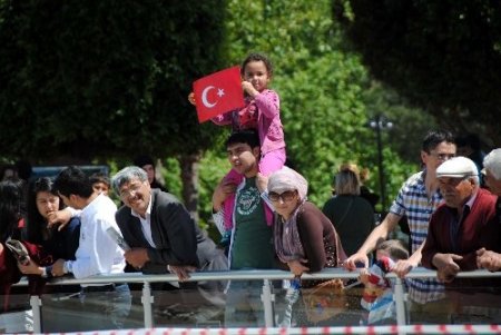 Manavgatlılar bisikletçilere Antalya'ya alkışlarla uğurladı
