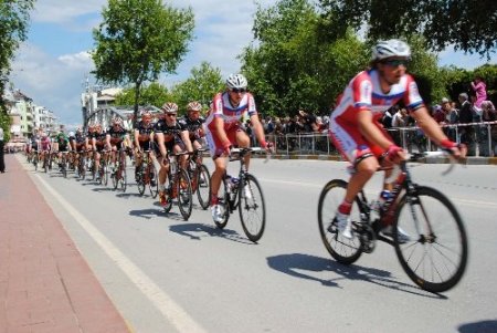 Manavgatlılar bisikletçilere Antalya'ya alkışlarla uğurladı