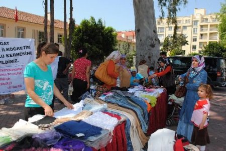 Manavgat'ta, Yardıma Muhtaç Öğrenciler Yararına Kermes Düzenlendi
