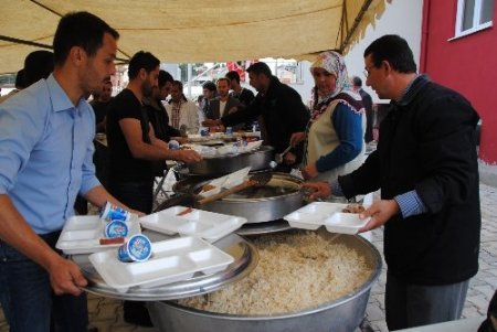 Manavgat'ta 230 noktada Kutlu Doğum pilavı ikram edildi