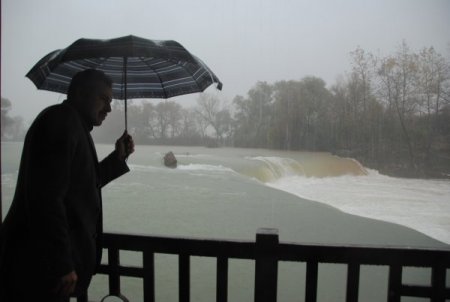 Manavgat'ta 3 işyerini su bastı