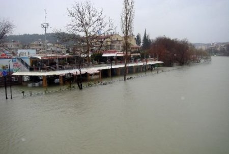 Manavgat'ta Fırtına Ve Yağmur, Hayatı Olumuz Etkiliyor