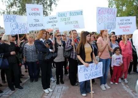 Manavgat'ta kadın cinayetleri protesto edildi