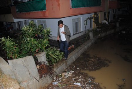 Manavgat'ta sağanak yağış su baskınlarına yol açtı
