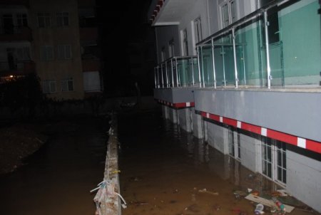 Manavgat'ta sağanak yağış su baskınlarına yol açtı