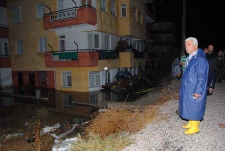 Manavgat'ta sağanak yağış su baskınlarına yol açtı