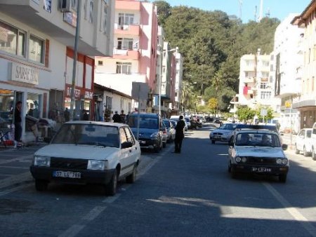 Manavgat'ta Trafik Yoğunluğunu Azaltmak İçin Parkomat Uygulamasına Geçildi