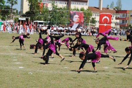 Manavgat'taki 23 Nisan Kutlamalarına Turistler De İlgi Gösterdi