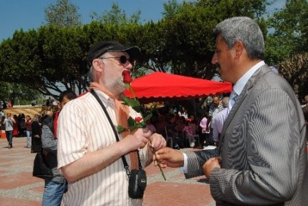 Manavgat'taki Kutlu Doğum kutlamasında turistler unutulmadı