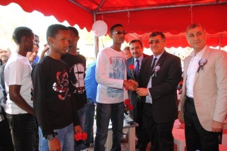 Manavgat'taki Kutlu Doğum kutlamasında turistler unutulmadı