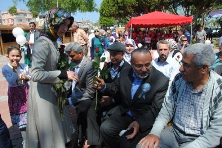 Manavgat'taki Kutlu Doğum kutlamasında turistler unutulmadı