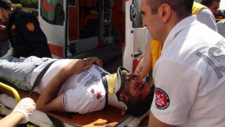 Manevra yapan TIR'a arkadan çarptılar